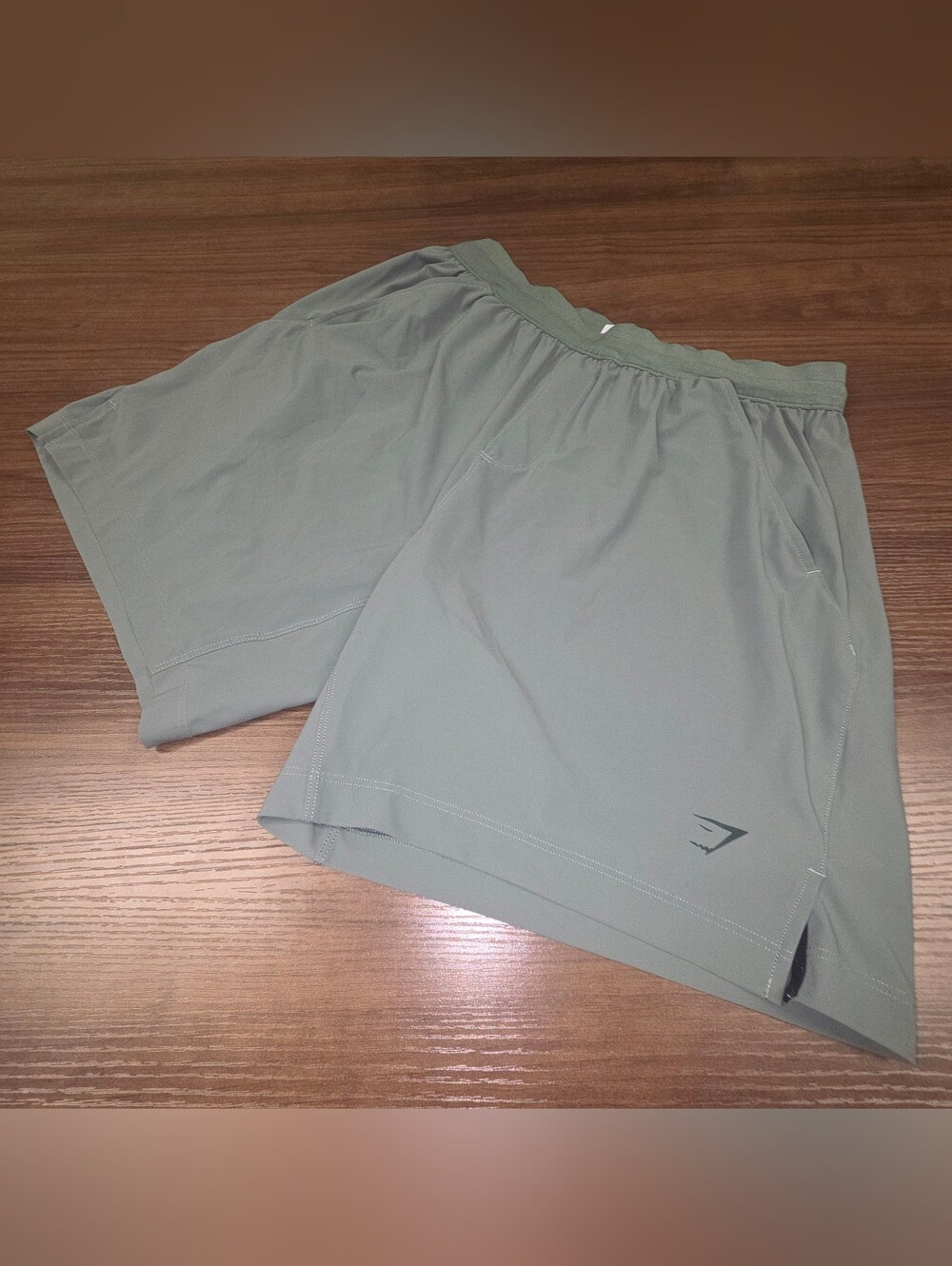 Gym Shark 6 Inch Hybrid shorts Mens Medium